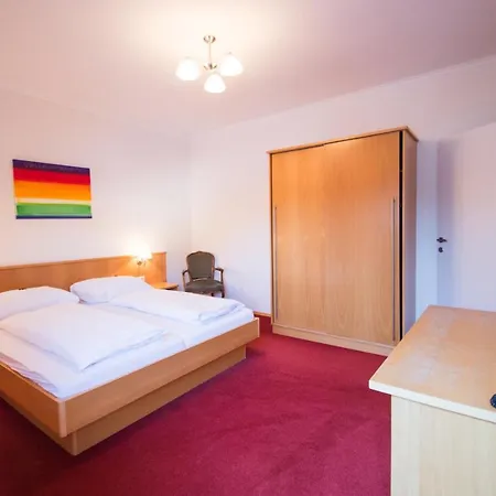 Hotel Gasthof Zum Hirschen 4*