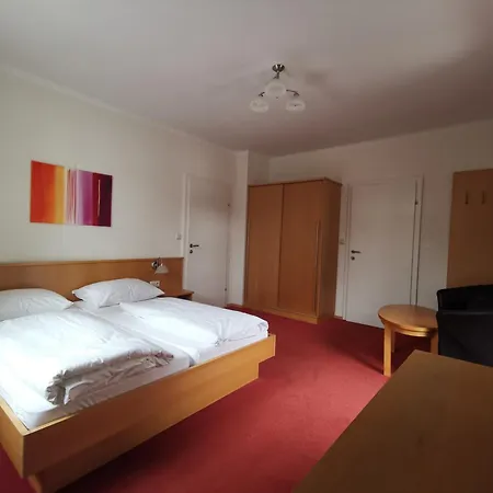 Gasthof Zum Hirschen Szálloda 4*