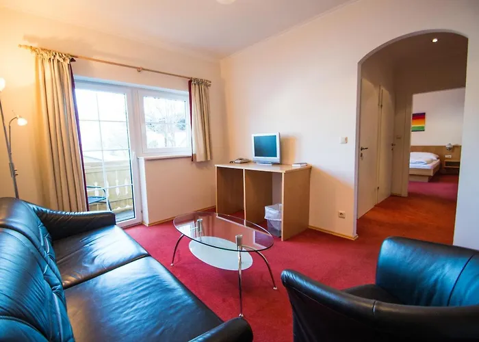 Hotel Gasthof Zum Hirschen 4*